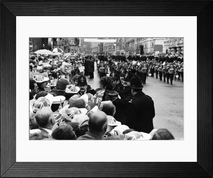 Framed Print : Falklands Victory Parade, London. Police remove trouble makers. 12th October 1982 Framed Print : Falklands Victory Parade, London. Police remove trouble makers. 12th October 1982