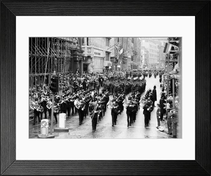 Framed Print : Falklands Victory Parade, London. 12th October 1982 Framed Print : Falklands Victory Parade, London. 12th October 1982