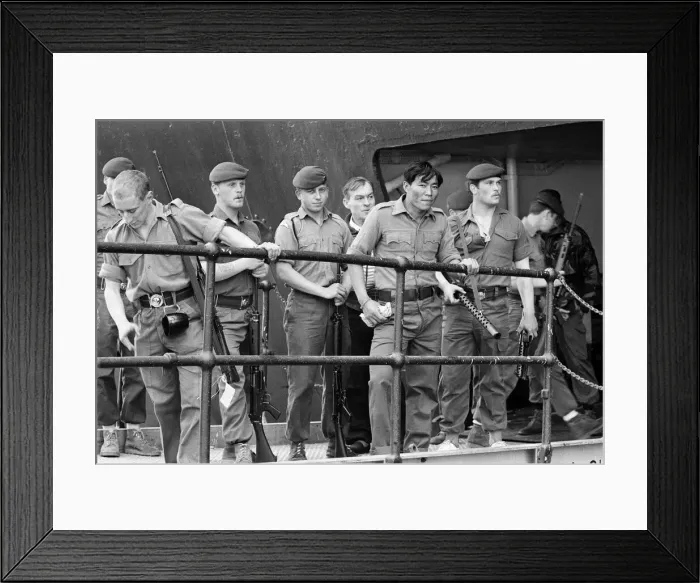 Framed Print : The liner QE2 departs from Southampton to take British soldiers off to war in