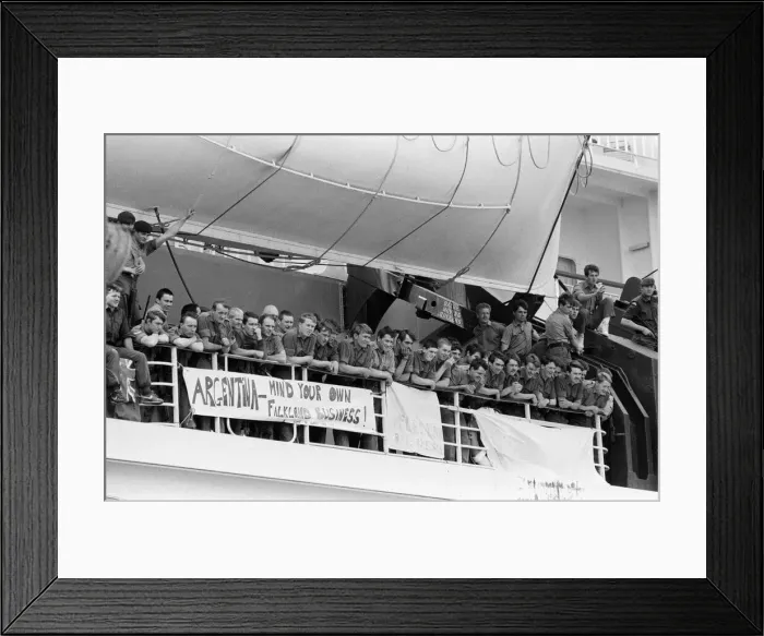 Framed Print : The liner QE2 departs from Southampton to take British soldiers off to war in Framed Print : The liner QE2 departs from Southampton to take British soldiers off to war in
