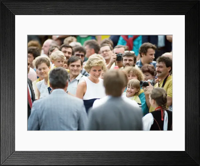 Framed Print : Diana, Princess of Wales visits Hungary. May 1990 Framed Print : Diana, Princess of Wales visits Hungary. May 1990