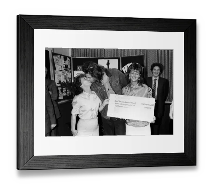 Framed Print : Live Aid fundraising star Bob Geldof was presented with a giant National Girobank cheque