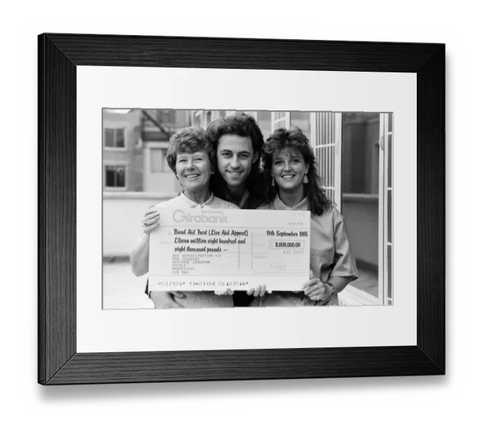 Framed Print : Live Aid fundraising star Bob Geldof was presented with a giant National Girobank cheque Framed Print : Live Aid fundraising star Bob Geldof was presented with a giant National Girobank cheque