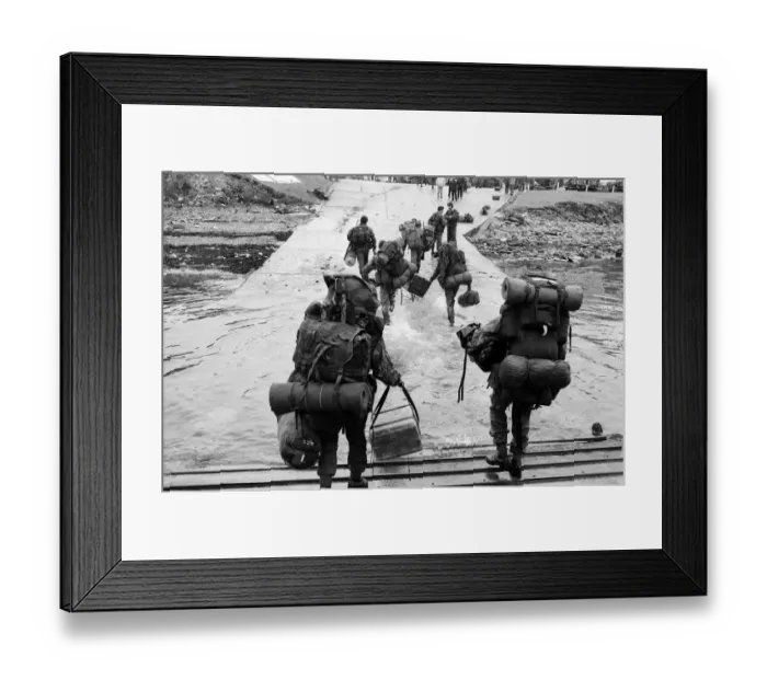 Framed Print : The men of the 29th Marine Commando Royal Artillery return from the Falklands Framed Print : The men of the 29th Marine Commando Royal Artillery return from the Falklands