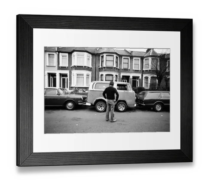 Framed Print : Dave Thomas, 35, from Ilford, found the front of a wrecked Volkswagen van