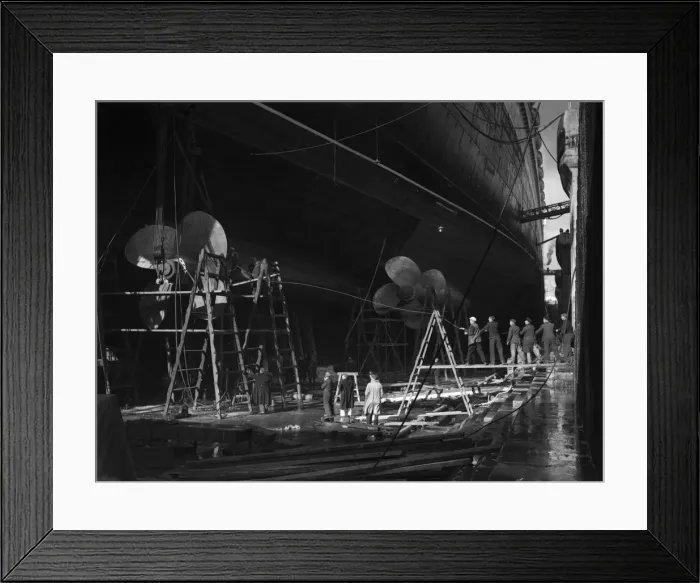 Framed Print : Shipbuilders at the King George V dry dock in Southampton replace one of the mighty Framed Print : Shipbuilders at the King George V dry dock in Southampton replace one of the mighty