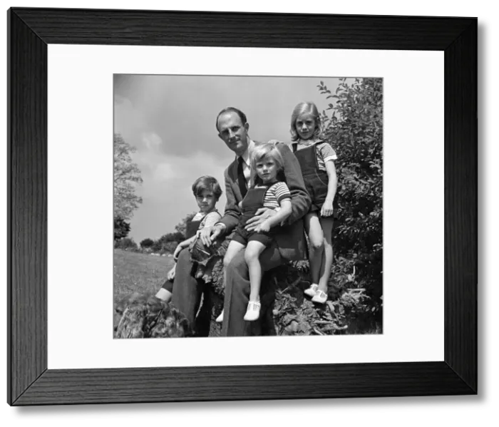 Framed Print : Brigadier Fitzroy Maclean with his children Jeremy, aged seven, Charles Framed Print : Brigadier Fitzroy Maclean with his children Jeremy, aged seven, Charles