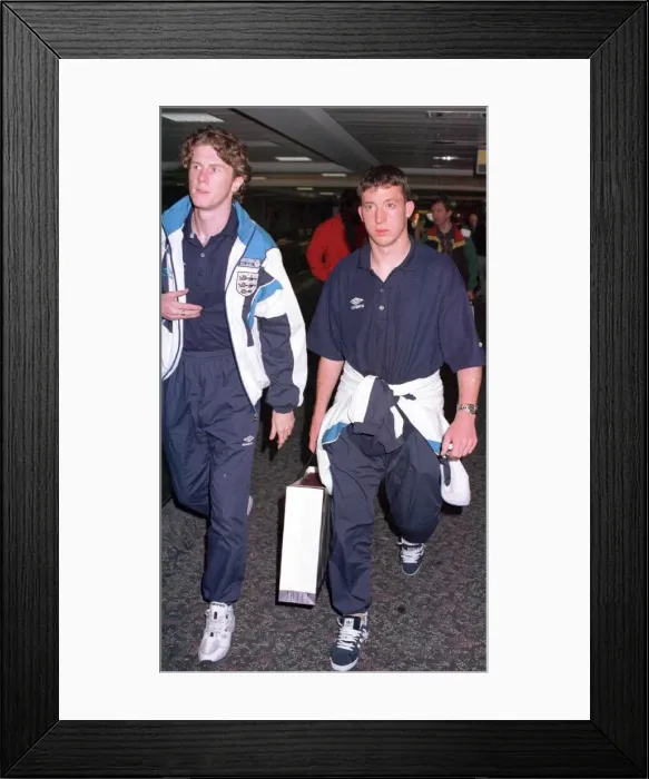 Framed Print : Liverpool teammates Steve McManaman (left) and Robbie Fowler arrive back at Heathrow