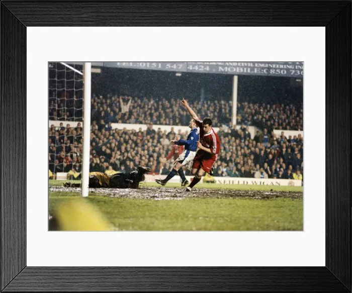 Framed Print : Everton 1 v Liverpool 1. Premier League match at Goodison Park, Liverpool Framed Print : Everton 1 v Liverpool 1. Premier League match at Goodison Park, Liverpool