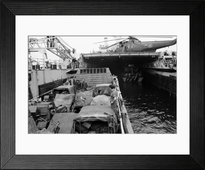 Framed Print : The men of the 29th Marine Commando Royal Artillery return from the Falklands Framed Print : The men of the 29th Marine Commando Royal Artillery return from the Falklands