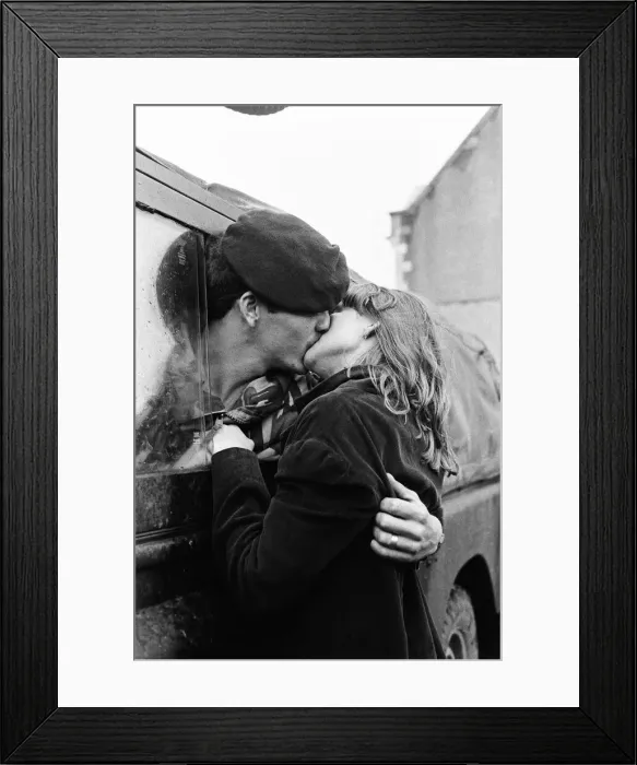 Framed Print : The men of the 29th Marine Commando Royal Artillery return from the Falklands Framed Print : The men of the 29th Marine Commando Royal Artillery return from the Falklands