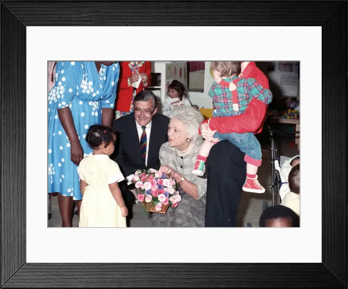 Framed Print : Mrs Barbara Bush, wife of the President of the USA, visits the Strand Adult Education Framed Print : Mrs Barbara Bush, wife of the President of the USA, visits the Strand Adult Education
