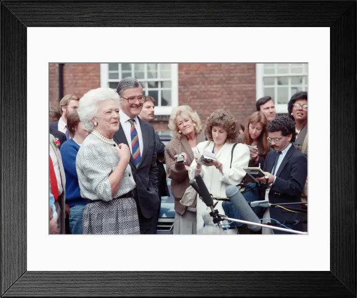 Framed Print : Mrs Barbara Bush, wife of the President of the USA, visits the Strand Adult Education Framed Print : Mrs Barbara Bush, wife of the President of the USA, visits the Strand Adult Education