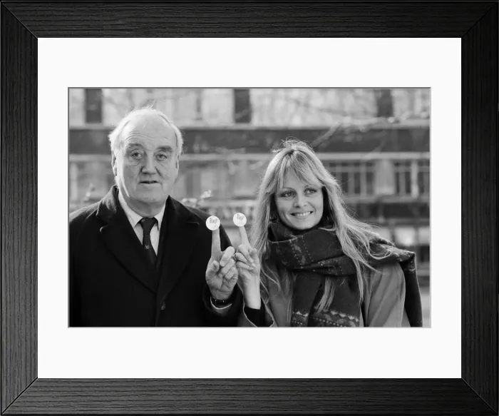 Framed Print : Viscount Whitelaw, often known as Willie Whitelaw, and Twiggy attending the launch of a