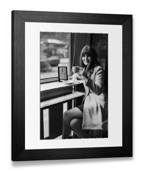 Framed Print : Picture shows the shows presenter Cathy McGowan with her Variety Club go Great Britain Framed Print : Picture shows the shows presenter Cathy McGowan with her Variety Club go Great Britain