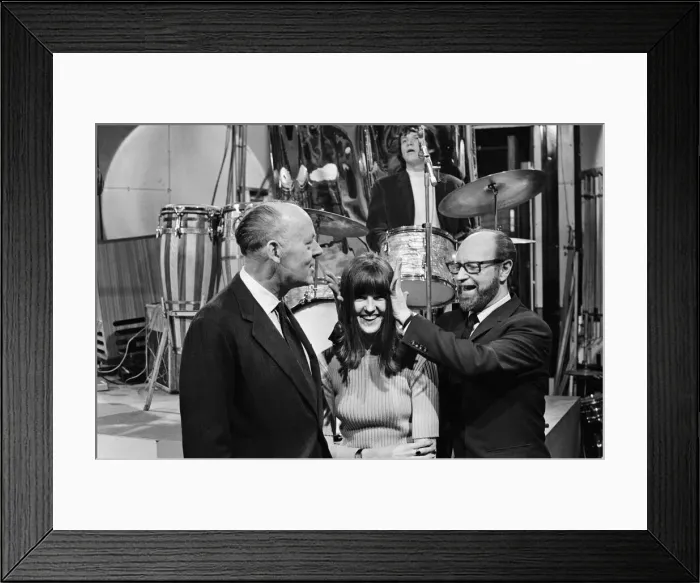 Framed Print : Ready Steady Go - Teenage TV pop music and dancing show which aired on ATV TV Framed Print : Ready Steady Go - Teenage TV pop music and dancing show which aired on ATV TV