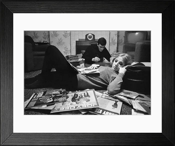 Framed Print : Ready Steady Go - Teenage TV pop music and dancing show aired on ATV TV from 1963-1966