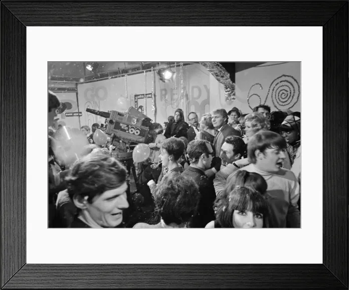 Framed Print : Ready Steady Go - Teenage TV pop music and dancing show aired on ATV TV from 1963-1966 Framed Print : Ready Steady Go - Teenage TV pop music and dancing show aired on ATV TV from 1963-1966