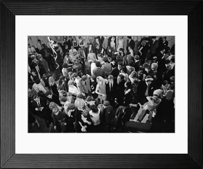 Framed Print : Ready Steady Go - Teenage TV pop music and dancing show aired on ATV TV from 1963-1966 Framed Print : Ready Steady Go - Teenage TV pop music and dancing show aired on ATV TV from 1963-1966