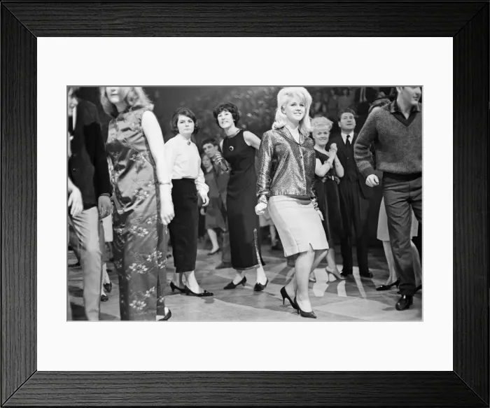 Framed Print : Ready Steady Go - Teenage TV pop music and dancing show on ATV TV from 1963-1966