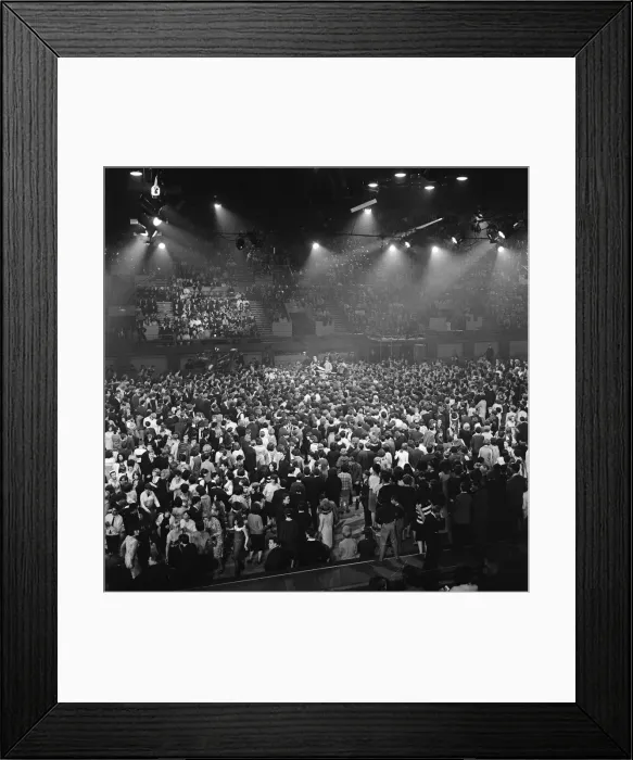Framed Print : Ready Steady Go - Teenage TV pop music and dancing show aired on ATV TV from 1963-1966