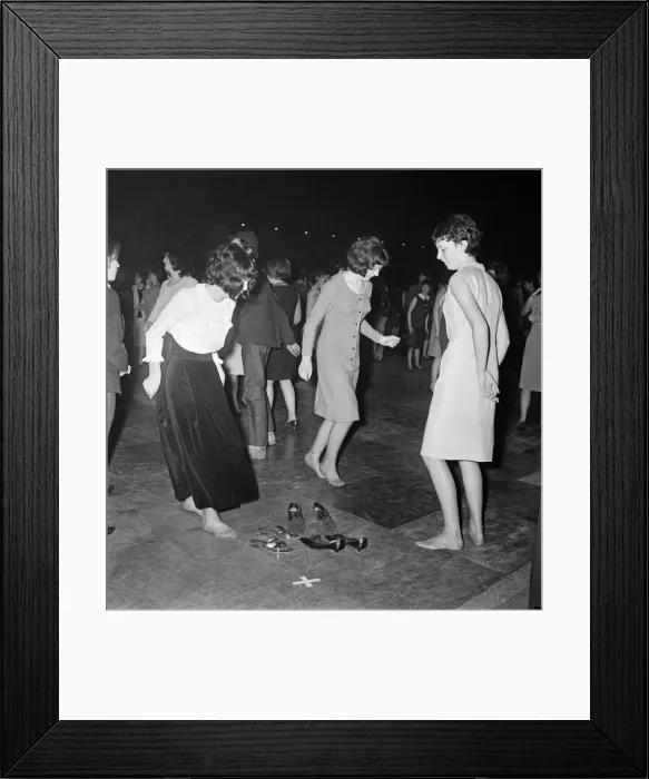 Framed Print : Ready Steady Go - Teenage TV pop music and dancing show on ATV TV from 1963-1966
