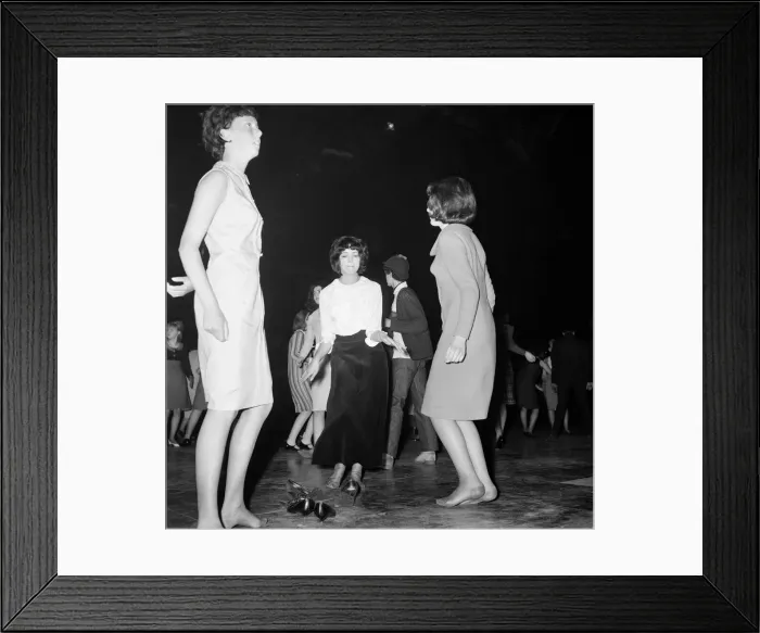 Framed Print : Ready Steady Go - Teenage TV pop music and dancing show on ATV TV from 1963-1966