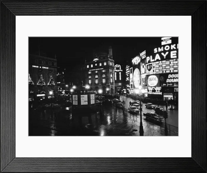Framed Print : A wet and busy Piccadilly Circus, London, United Kingdom, at night