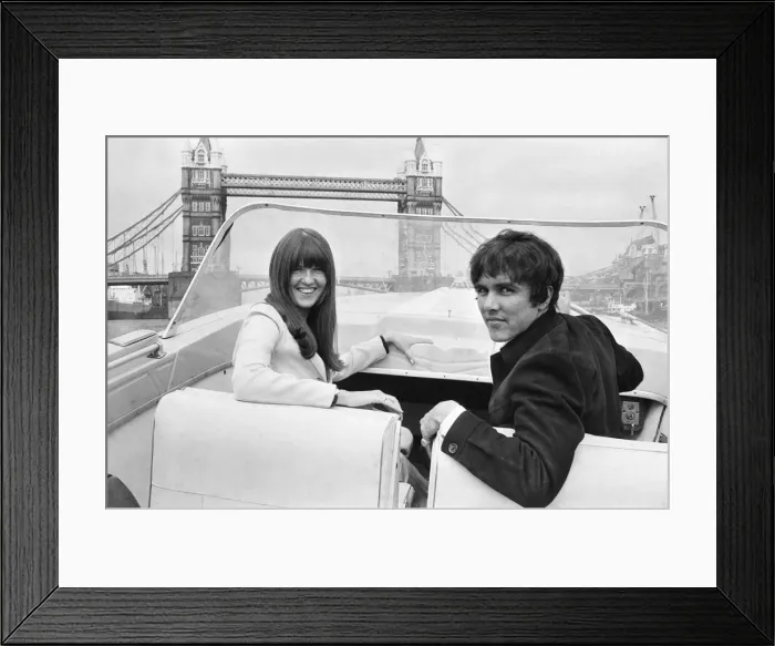 Framed Print : Ready Steady Go - Teenage TV pop music and dancing show on ATV TV from 1963-1966 Framed Print : Ready Steady Go - Teenage TV pop music and dancing show on ATV TV from 1963-1966