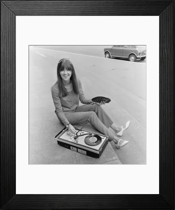 Framed Print : Picture shows The Ready Steady Go TV pop show presenter Cathy McGowan holding a Framed Print : Picture shows The Ready Steady Go TV pop show presenter Cathy McGowan holding a