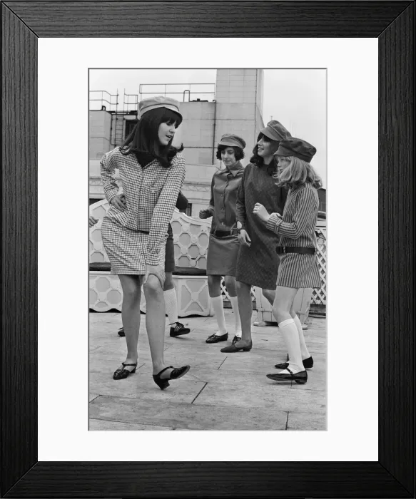 Framed Print : Picture shows the shows presenter Cathy McGowan during a Mod Fashions modelling shoot Framed Print : Picture shows the shows presenter Cathy McGowan during a Mod Fashions modelling shoot
