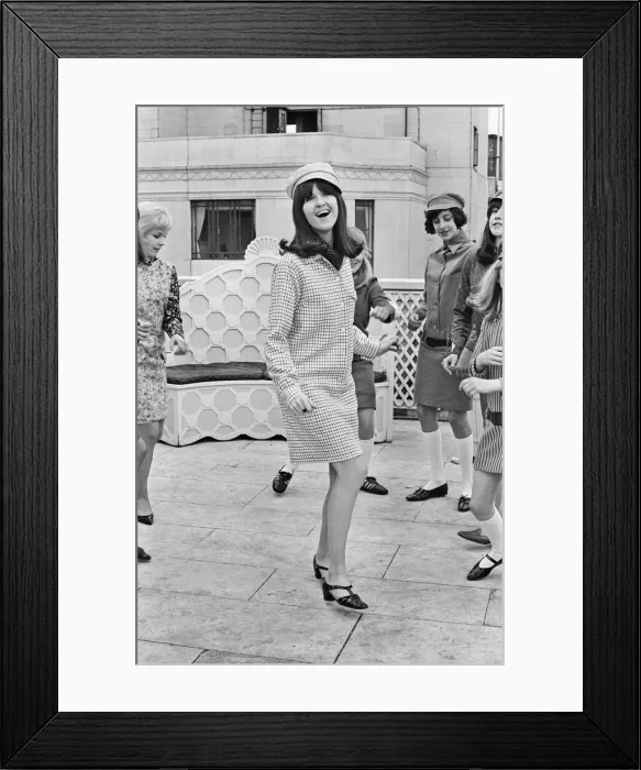 Framed Print : Picture shows the shows presenter Cathy McGowan during a Mod Fashions modelling shoot Framed Print : Picture shows the shows presenter Cathy McGowan during a Mod Fashions modelling shoot