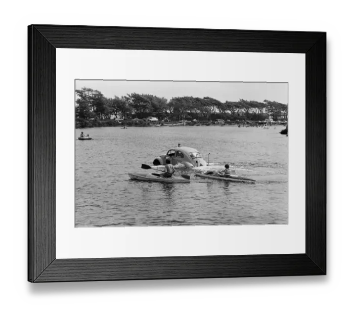 Framed Print : Malcolm Buchanan and Bill Helmeage who have spent the last month making a VW watertight