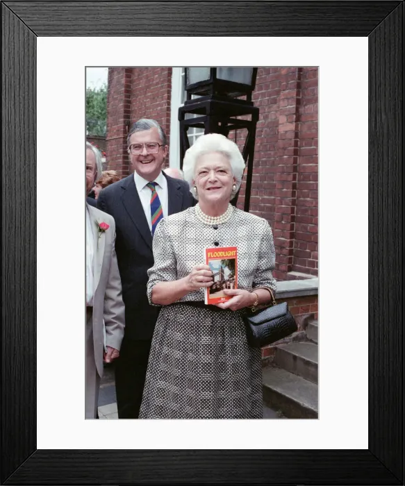 Framed Print : Mrs Barbara Bush, wife of the President of the USA, visits the Strand Adult Education Framed Print : Mrs Barbara Bush, wife of the President of the USA, visits the Strand Adult Education