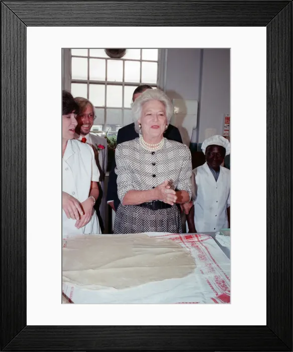 Framed Print : Mrs Barbara Bush, wife of the President of the USA, visits the Strand Adult Education Framed Print : Mrs Barbara Bush, wife of the President of the USA, visits the Strand Adult Education