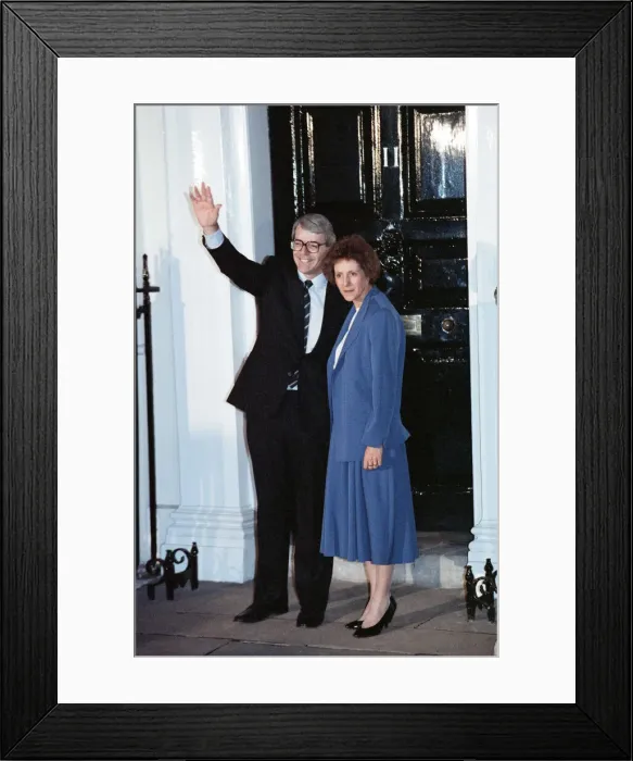 Framed Print : John Major at Downing Street after winning the Conservative leadership battle Framed Print : John Major at Downing Street after winning the Conservative leadership battle