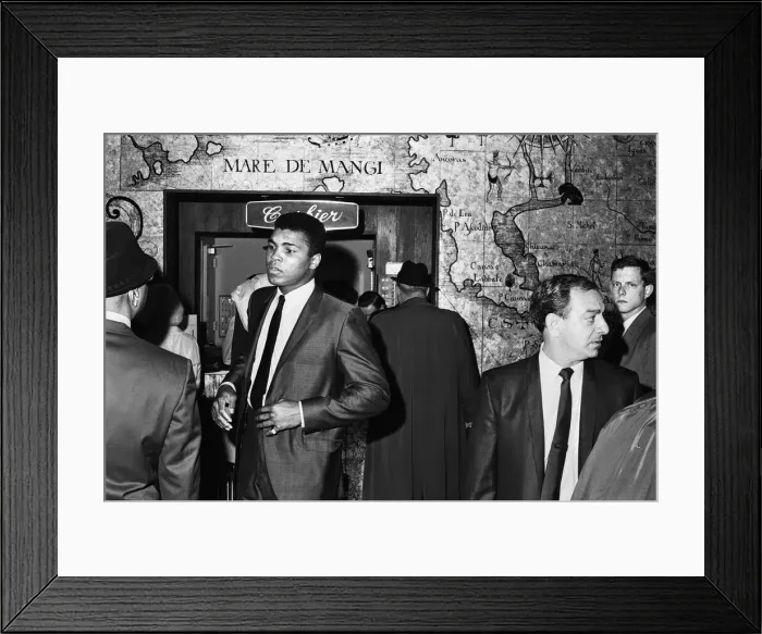 Framed Print : Muhammad Al in with trainer Angelo Dundee. Circa 1967 Framed Print : Muhammad Al in with trainer Angelo Dundee. Circa 1967