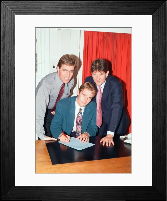 Framed Print : Footballer Phil Parkinson, signs for Reading Football Club, Friday 3rd July 1992 Framed Print : Footballer Phil Parkinson, signs for Reading Football Club, Friday 3rd July 1992