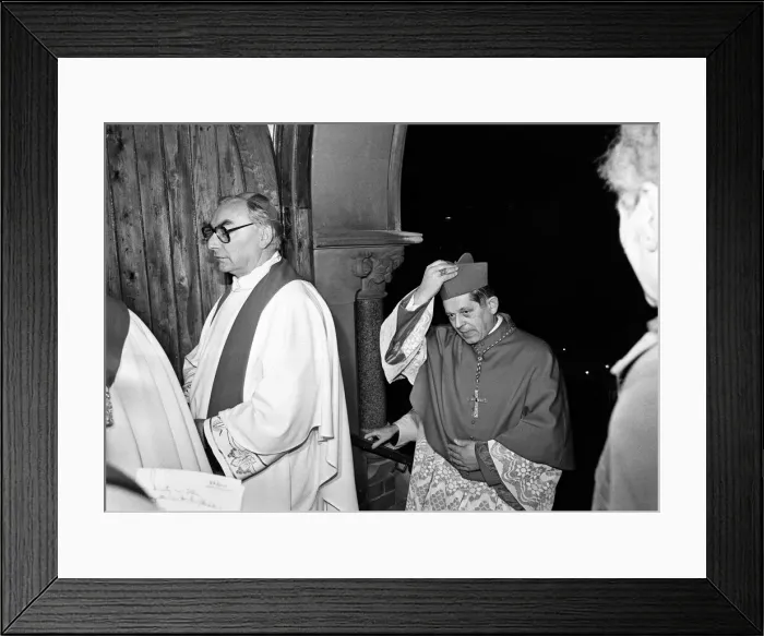 Framed Print : Archbishop of Warsaw Cardinal Glemp visits Leicester. 25th February 1985 Framed Print : Archbishop of Warsaw Cardinal Glemp visits Leicester. 25th February 1985