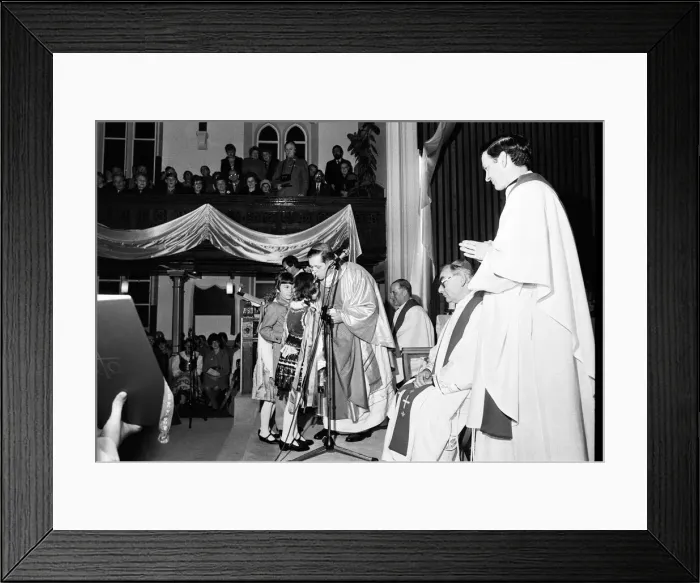Framed Print : Archbishop of Warsaw Cardinal Glemp visits Leicester. 25th February 1985 Framed Print : Archbishop of Warsaw Cardinal Glemp visits Leicester. 25th February 1985