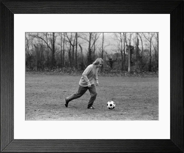 Framed Print : Chelsea training for their match at Stamford Bridge on Saturday when they meet Norwich Framed Print : Chelsea training for their match at Stamford Bridge on Saturday when they meet Norwich