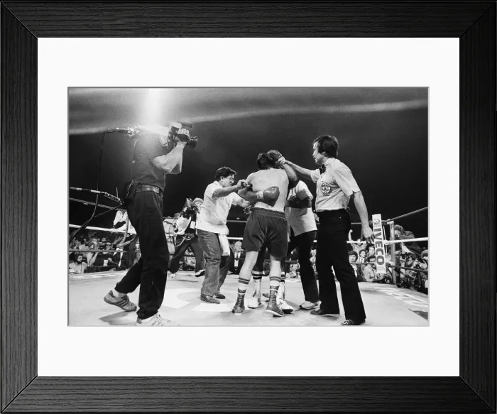Framed Print : Tony Sibson relinquished his European and Commonwealth titles to ensure he got the right Framed Print : Tony Sibson relinquished his European and Commonwealth titles to ensure he got the right
