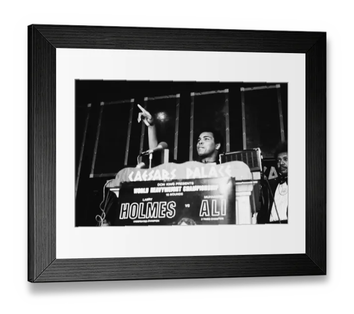 Framed Print : World Heavyweight Title fight between challenger Muhammad Ali Framed Print : World Heavyweight Title fight between challenger Muhammad Ali