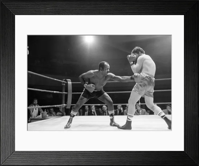 Framed Print : David Pearce v Neville Meade for the BBBofC Heavyweight Title Framed Print : David Pearce v Neville Meade for the BBBofC Heavyweight Title