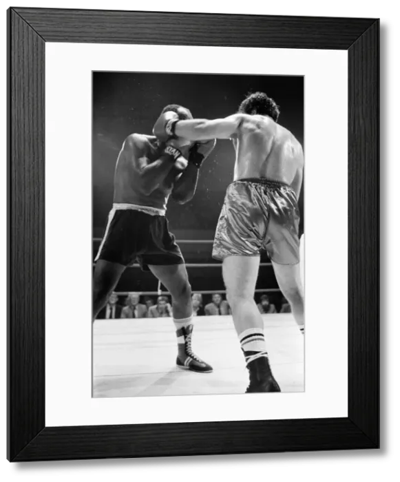 Framed Print : David Pearce v Neville Meade for the BBBofC Heavyweight Title Framed Print : David Pearce v Neville Meade for the BBBofC Heavyweight Title