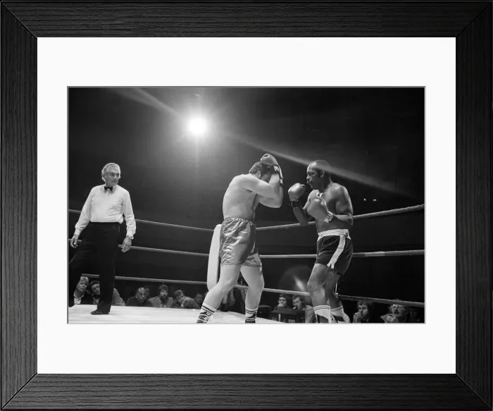 Framed Print : David Pearce v Neville Meade for the BBBofC Heavyweight Title