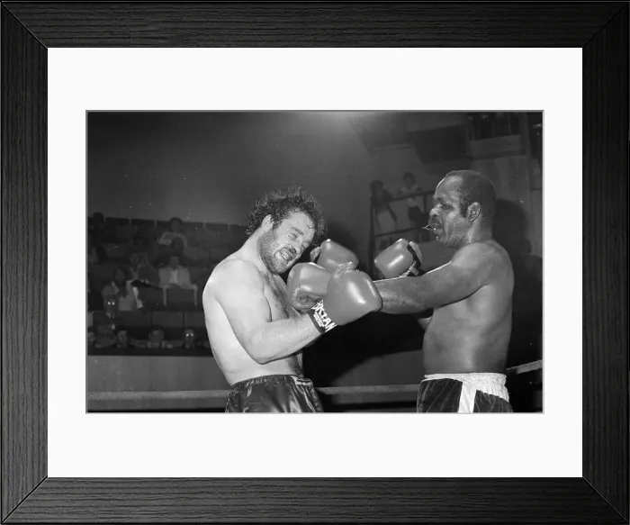Framed Print : David Pearce v Neville Meade for the BBBofC Heavyweight Title