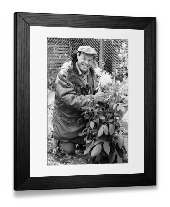 Framed Print : Actor Bill Treacher (Arthur Fowler) on the EastEnders set at Elstree. 4th October 1985 Framed Print : Actor Bill Treacher (Arthur Fowler) on the EastEnders set at Elstree. 4th October 1985