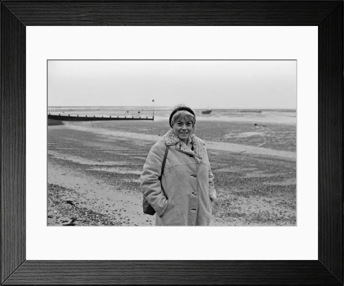 Framed Print : EastEnders went to Southend, Essex, to film the reunion of runaway Mark Fowler Framed Print : EastEnders went to Southend, Essex, to film the reunion of runaway Mark Fowler