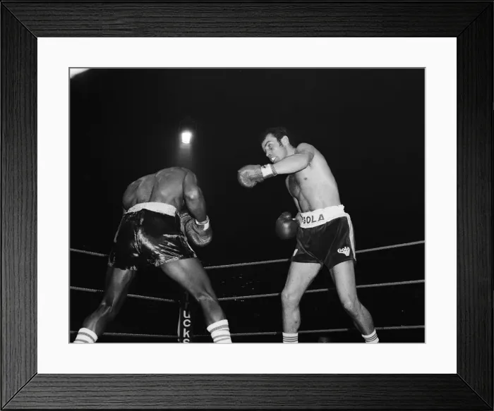 Framed Print : Alan Minter vs. Marvin Hagler, WBA and WBC world middleweight title fight, Wembley Arena Framed Print : Alan Minter vs. Marvin Hagler, WBA and WBC world middleweight title fight, Wembley Arena